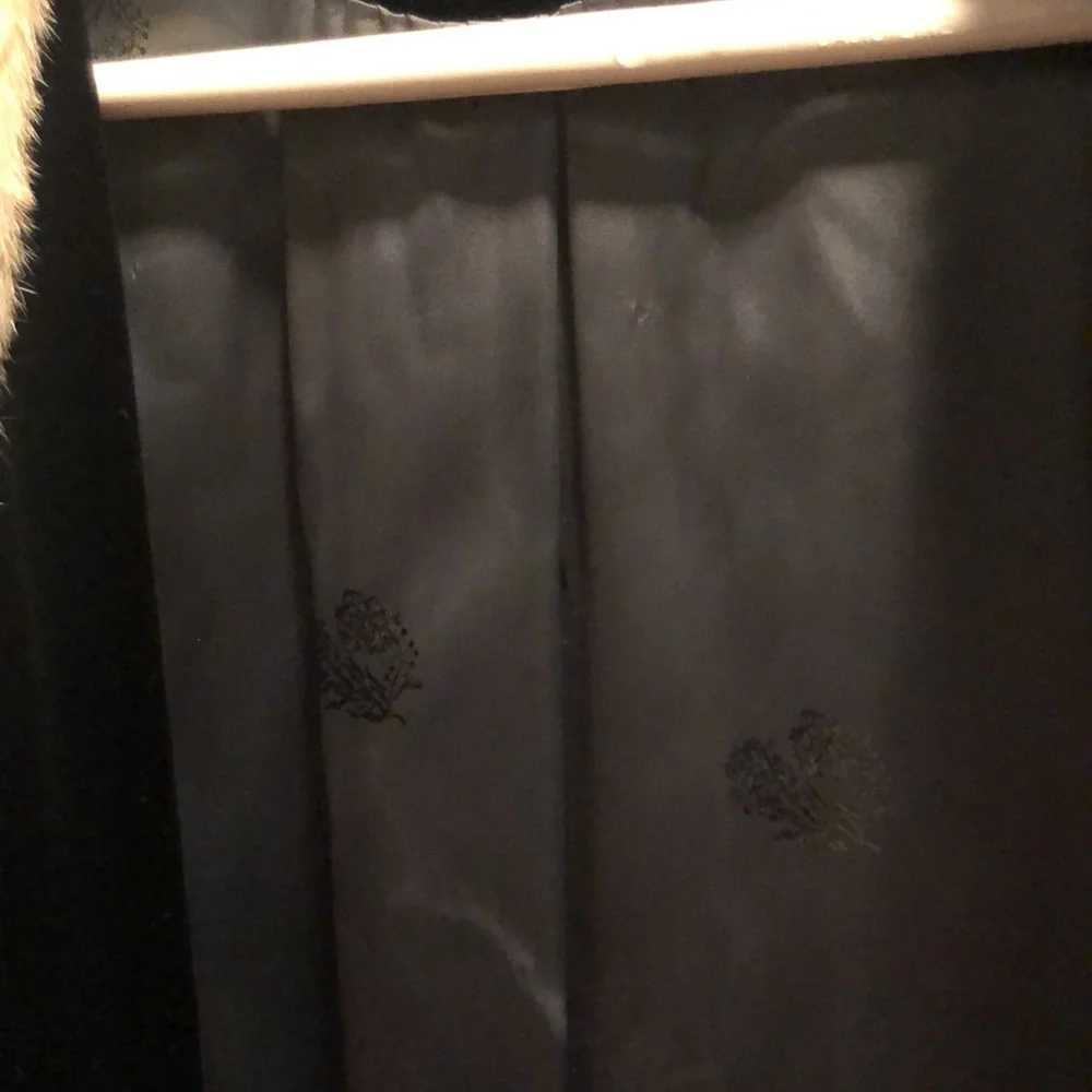 Gorgeous black high-quality velvet vintage fur-trimmed full length coat.ptp 20” - Picture 10 of 10